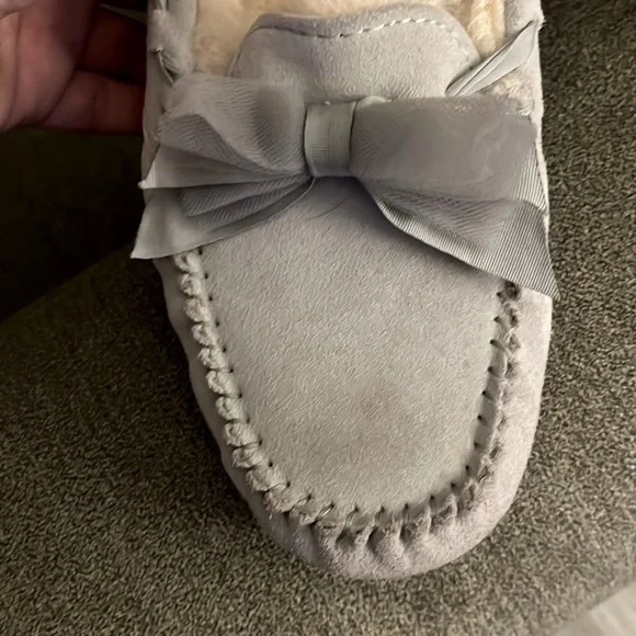 UGG Gray Suede Moccasin Slippers with Bow-Orig $118, great deal for $35! - Picture 4 of 7